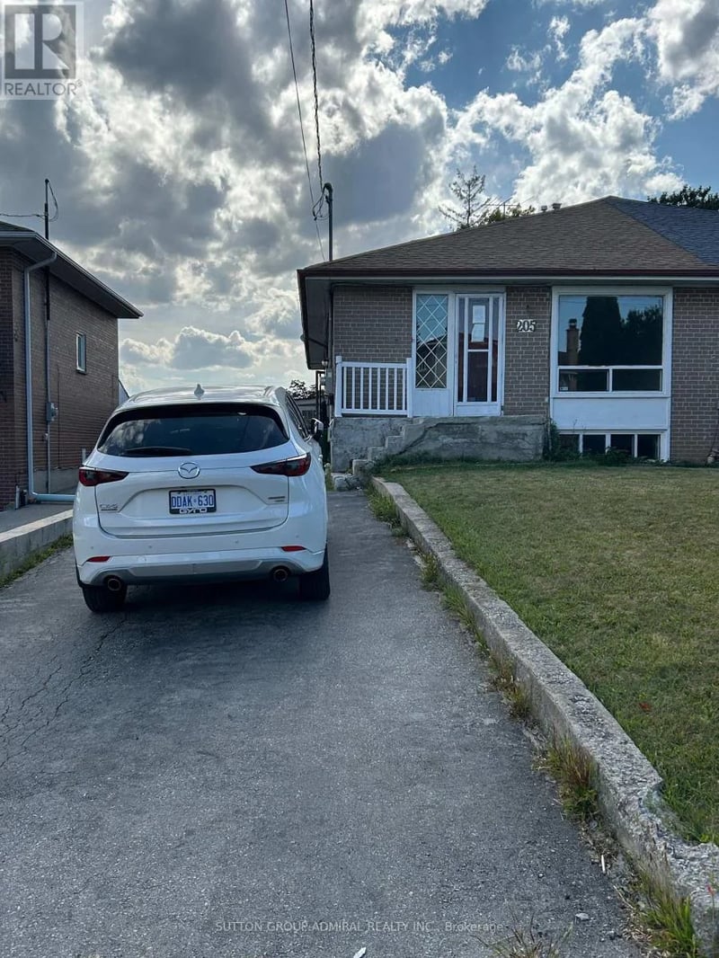205 St Lucie Drive, Toronto (Humbermede), Ontario, M9M1T4, Toronto (Humbermede), Ontario — photo 1 of 5
