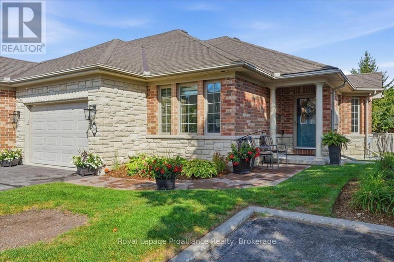 #30 35 Heartwood Drive, Belleville (Belleville Ward), Ontario, K8P5M2, Belleville (Belleville Ward), Ontario — photo 1 of 5