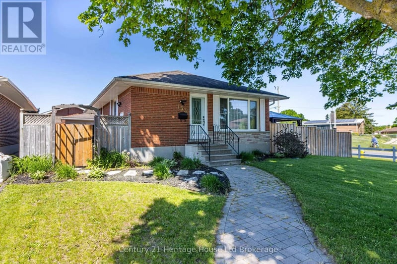 153 Springbank Avenue North, Woodstock (Woodstock - North), Ontario, N4S7P9, Woodstock (Woodstock - North), Ontario — photo 1 of 5