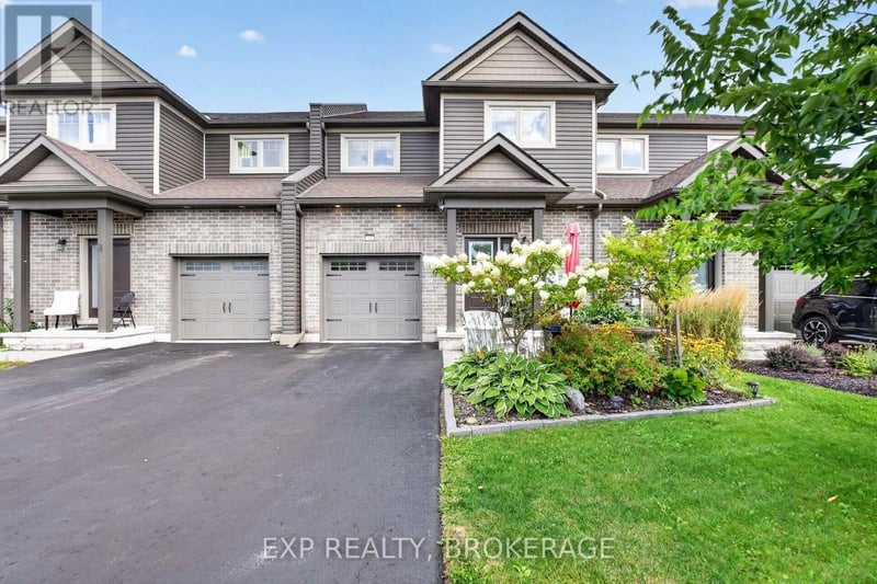 32 CURTIS Street, Prince Edward County (Picton Ward), Ontario, K0K2T0, Prince Edward County (Picton Ward), Ontario — photo 1 of 5