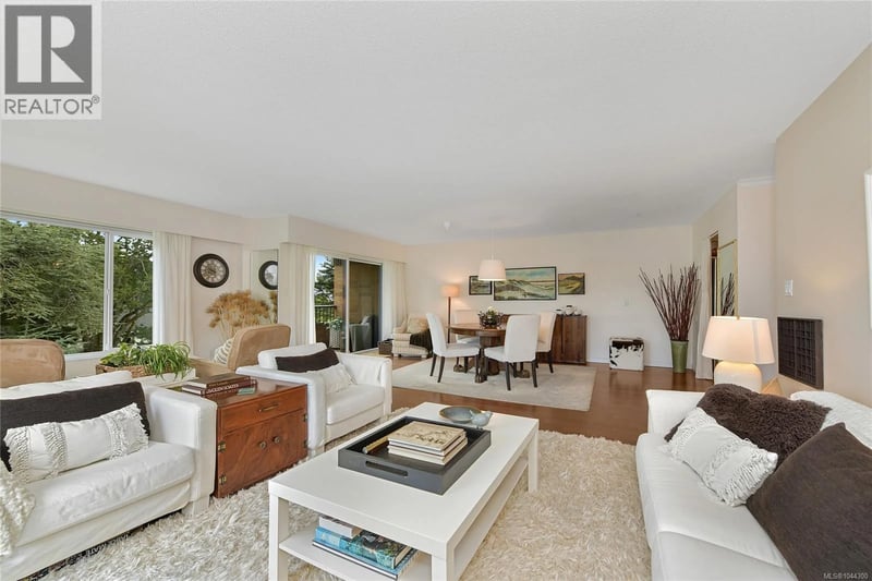 #305 2930 Cook Street, Victoria, British Columbia, V8W3G3, Victoria, British Columbia — photo 1 of 5