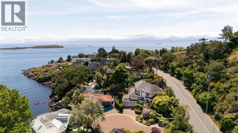 335 King George Terrace, Oak Bay, British Columbia, V8S2J8, Oak Bay, British Columbia — photo 1 of 5