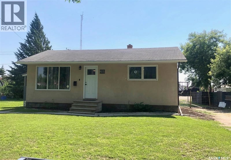 244 Northern AVENUE, Canora, Saskatchewan, S0A0L0, Canora, Saskatchewan — photo 1 of 5