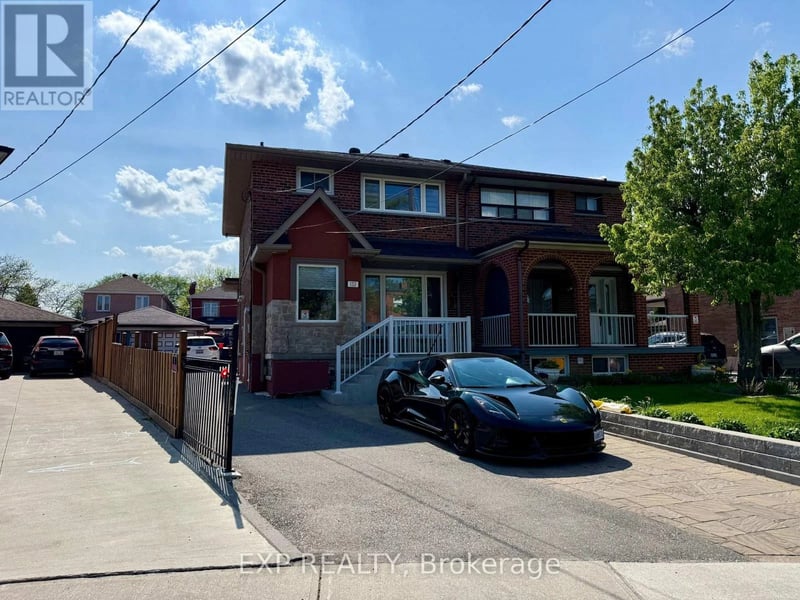 #Upper 132 Brookhaven Drive, Toronto (Brookhaven-Amesbury), Ontario, M6M4P2, Toronto (Brookhaven-Amesbury), Ontario — photo 1 of 5