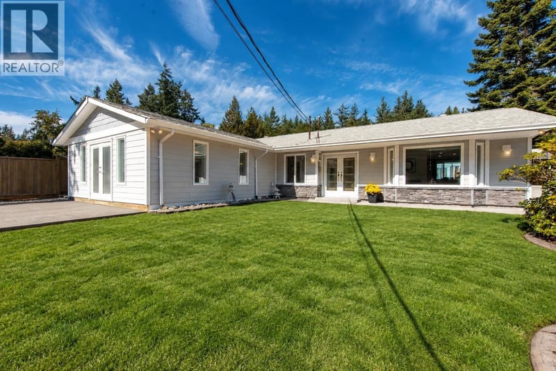 4144 BROWNING Road, Sechelt, British Columbia, V7Z0A2, Sechelt, British Columbia — photo 1 of 5
