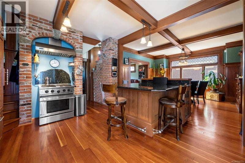 1271 McKenzie Street, Victoria, British Columbia, V8V2W6, Victoria, British Columbia — photo 1 of 5