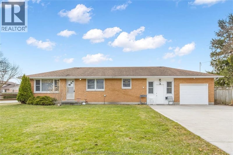 410 MCNAUGHTON Avenue East, Chatham, Ontario, N7L2G9, Chatham, Ontario — photo 1 of 5