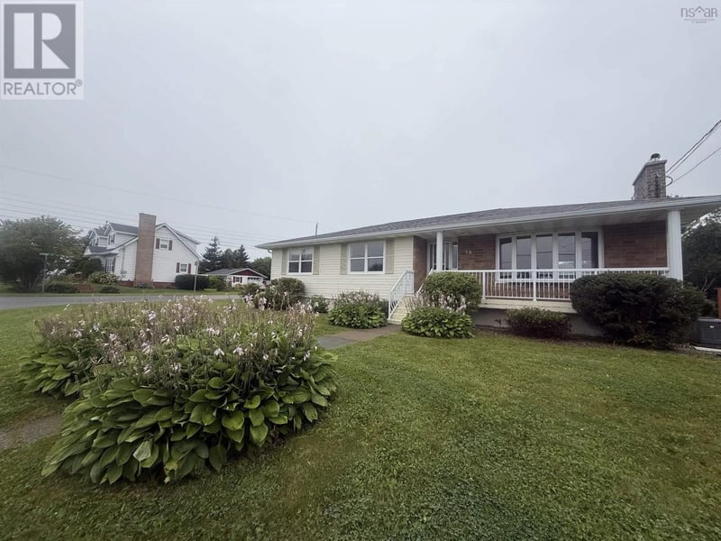 78 Currie St Street, Glace Bay, Nova Scotia, B1A5E4, Glace Bay, Nova Scotia — photo 1 of 5