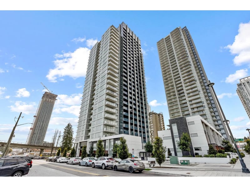 #2011 13428 105 Avenue, Surrey, British Columbia, V3T0S6, Surrey, British Columbia — photo 1 of 5