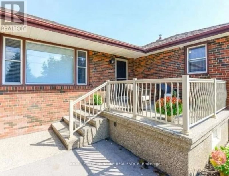 #Bsmt 205 Southview Crescent West, Oakville (BR Bronte), Ontario, L6K2P2, Oakville (BR Bronte), Ontario — photo 1 of 5