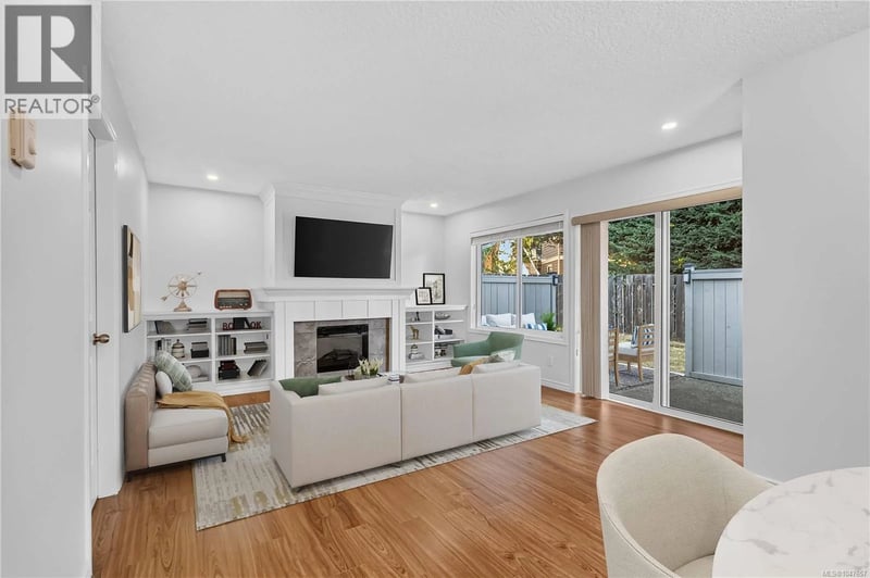 #9 3966 Cedar Hill Cross Road, Saanich, British Columbia, V8P5R4, Saanich, British Columbia — photo 1 of 5