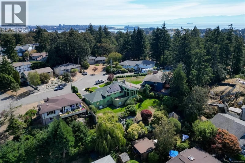 1189 Highrock Place, Esquimalt, British Columbia, V9A4W1, Esquimalt, British Columbia — photo 1 of 5