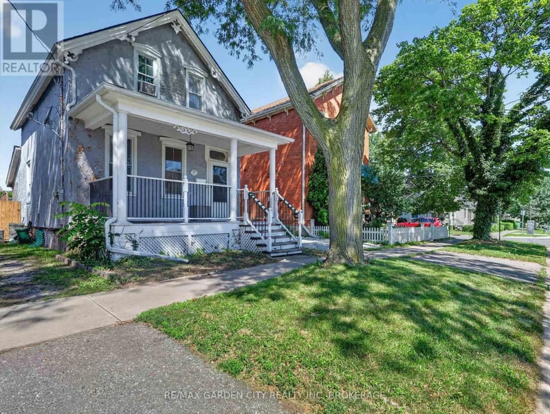 15 Catherine Street, St. Catharines (Downtown), Ontario, L2R5E4, St. Catharines (Downtown), Ontario — photo 1 of 5
