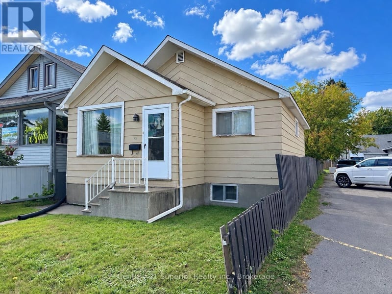 819 May Street North, Thunder Bay (McKeller Park), Ontario, P7C3S2, Thunder Bay (McKeller Park), Ontario — photo 1 of 5