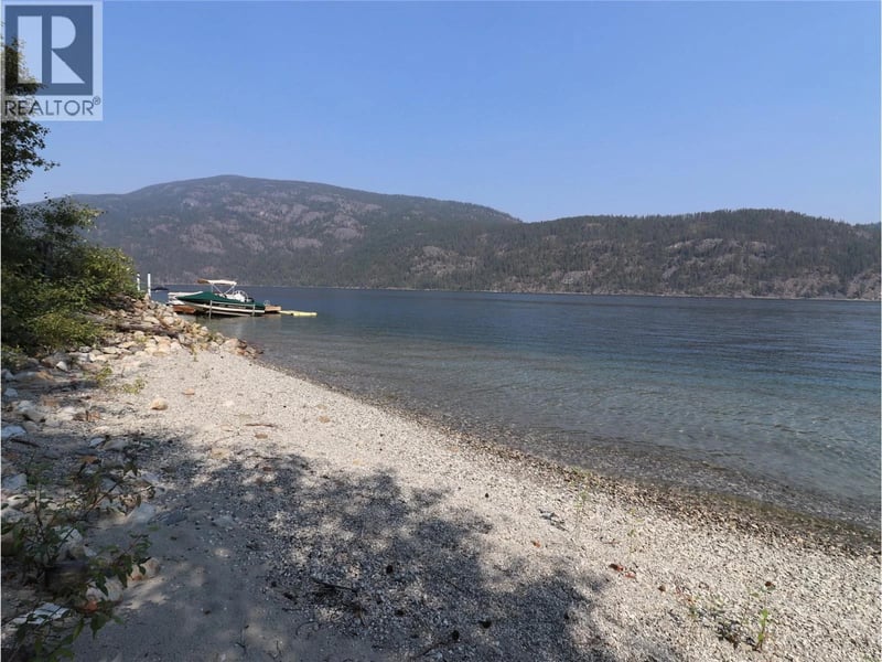 3658 Boat Access West Side Road, Christina Lake, British Columbia, V0H1E0, Christina Lake, British Columbia — photo 1 of 5
