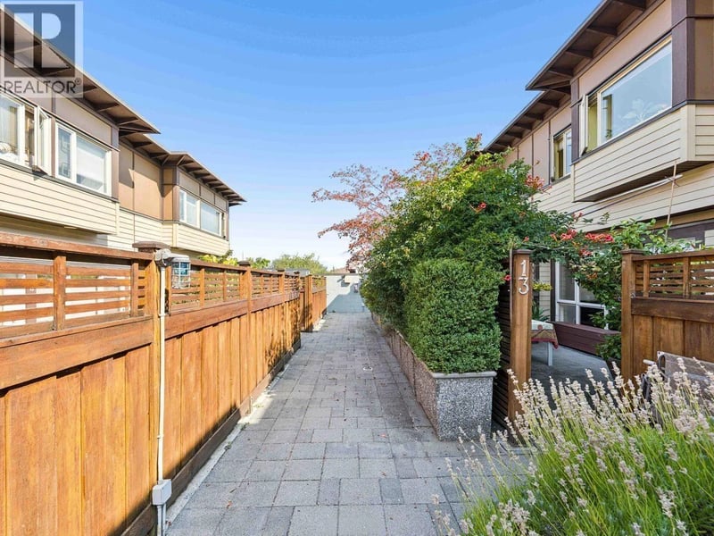 #13 2389 CHARLES Street, Vancouver, British Columbia, V5L5G4, Vancouver, British Columbia — photo 1 of 5