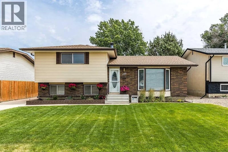 189 Hull Crescent Northeast, Medicine Hat, Alberta, T1C1C9, Medicine Hat, Alberta — photo 1 of 5