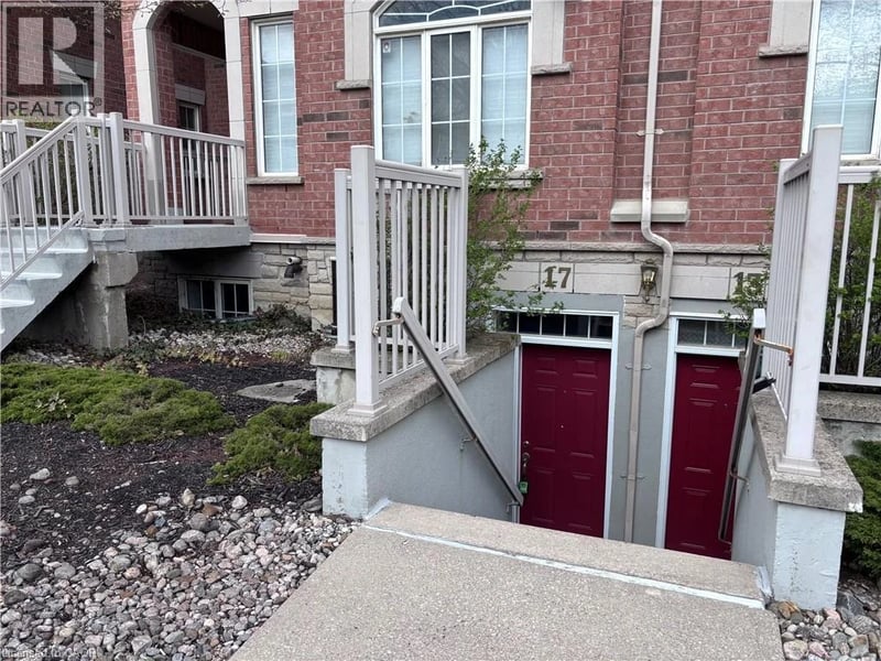 #17 615 SHORELINE Drive, Mississauga, Ontario, L5B4K4, Mississauga, Ontario — photo 1 of 5