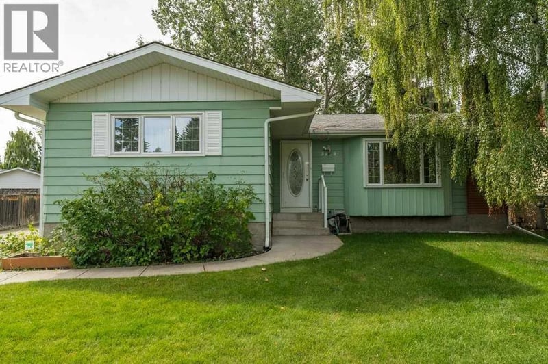 3239 Oakwood Drive Southwest, Calgary, Alberta, T2V0K4, Calgary, Alberta — photo 1 of 5