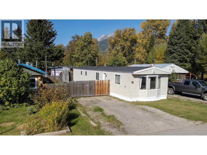 E14, 60 Cokato Road, Fernie, British Columbia, V0B1M4, Fernie, British Columbia — photo 1 of 5