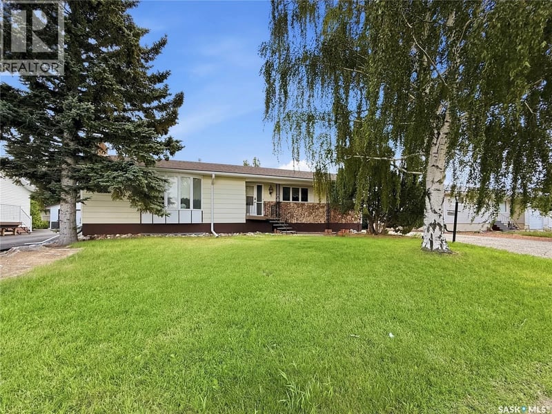 512 1st STREET N, Cabri, Saskatchewan, S0N0J0, Cabri, Saskatchewan — photo 1 of 5