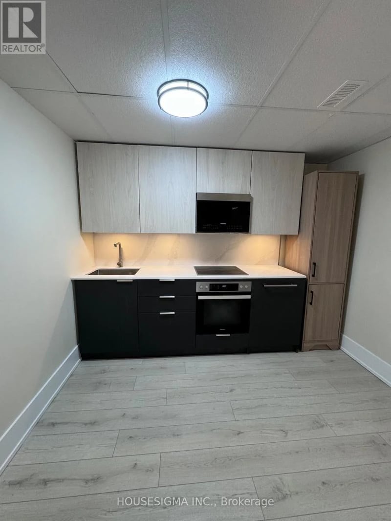 35 Asterwind Crescent, Brampton (Sandringham-Wellington), Ontario, L6R1V8, Brampton (Sandringham-Wellington), Ontario — photo 1 of 5
