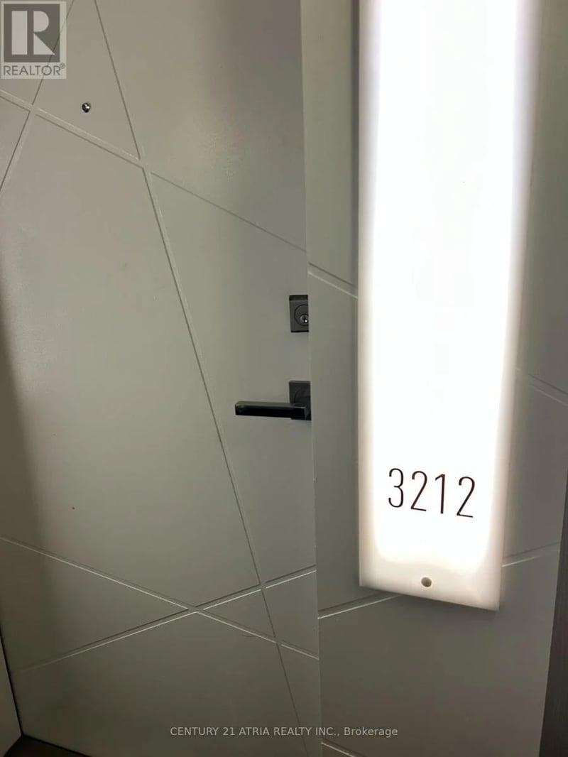 #3212 14 York Street, Toronto (Waterfront Communities), Ontario, M5J0B1, Toronto (Waterfront Communities), Ontario — photo 1 of 5