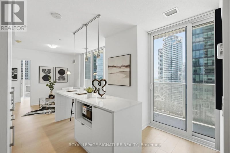 #1710 88 Harbour Street, Toronto (Waterfront Communities), Ontario, M5J0C3, Toronto (Waterfront Communities), Ontario — photo 1 of 5