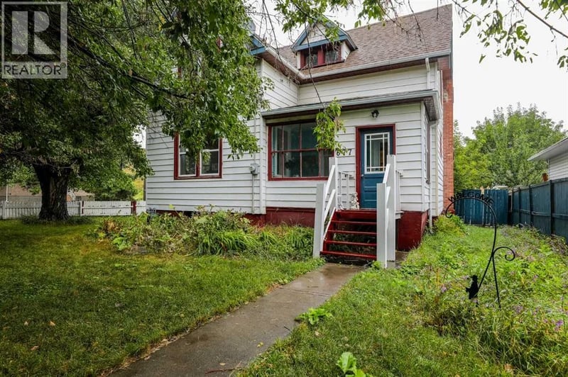 677 Frederick Street, Pincher Creek, Alberta, T0K1W0, Pincher Creek, Alberta — photo 1 of 5