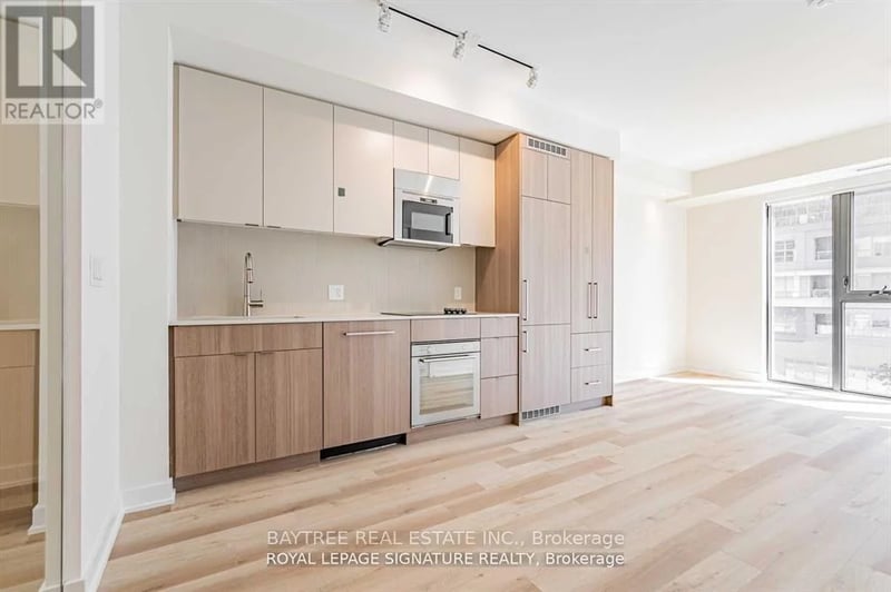 #411 840 St Clair Avenue West, Toronto (Oakwood Village), Ontario, M6C1C1, Toronto (Oakwood Village), Ontario — photo 1 of 5