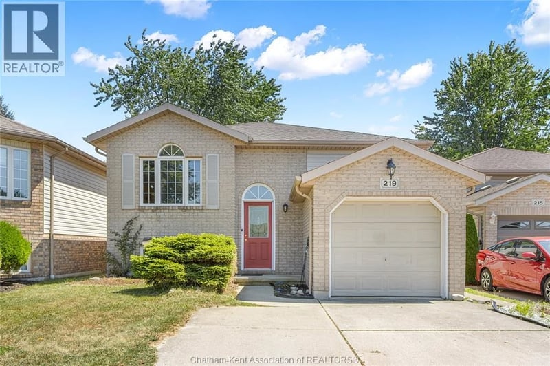219 GREENFIELD Lane, Chatham, Ontario, N7L5N3, Chatham, Ontario — photo 1 of 5