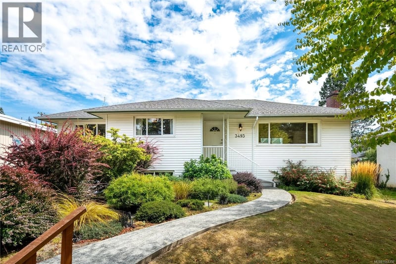 3493 Cardiff Place, Oak Bay, British Columbia, V8P4Y9, Oak Bay, British Columbia — photo 1 of 5