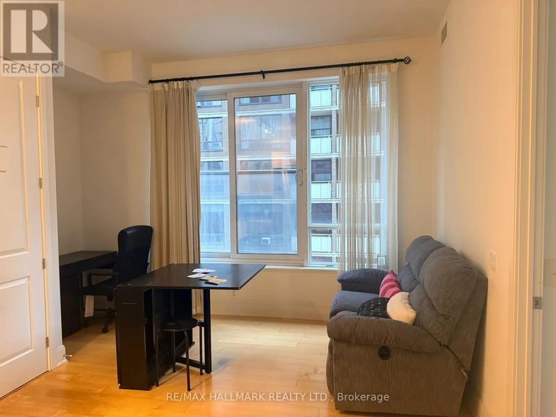 #803 21 Balmuto Street, Toronto (Bay Street Corridor), Ontario, M4Y1W4, Toronto (Bay Street Corridor), Ontario — photo 1 of 5