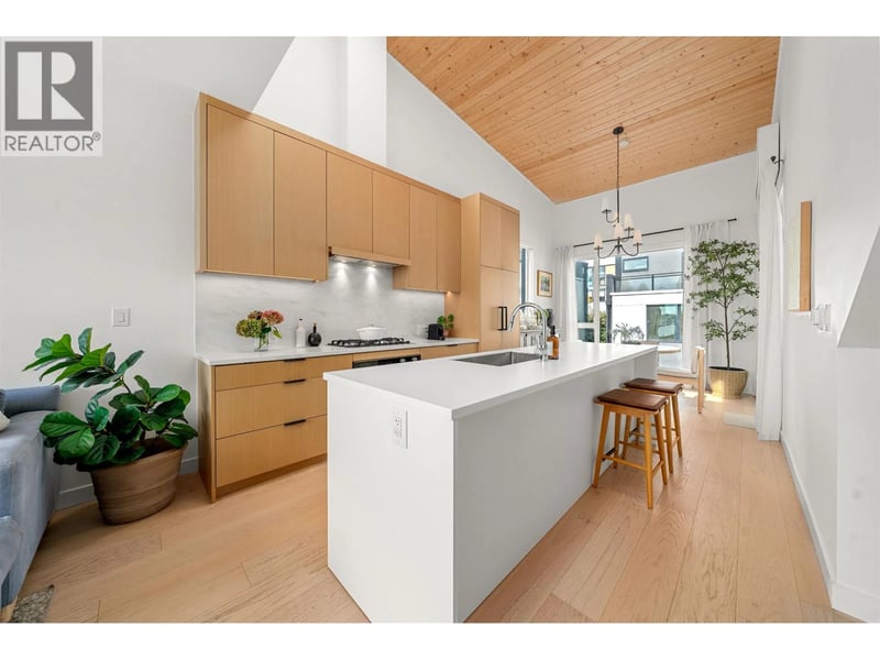 #224 650 2ND Street, North Vancouver, British Columbia, V7L1E3, North Vancouver, British Columbia — photo 1 of 5