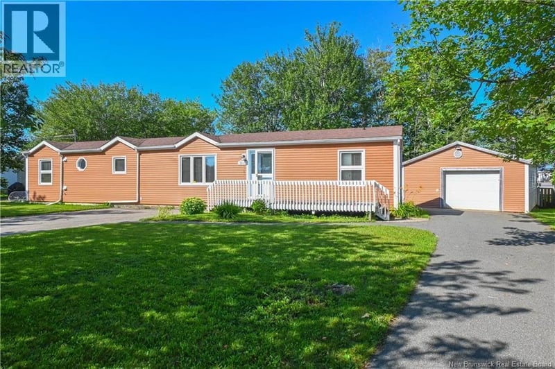 131 Loudun Avenue, Shippagan, New Brunswick, E8S1X4, Shippagan, New Brunswick — photo 1 of 5