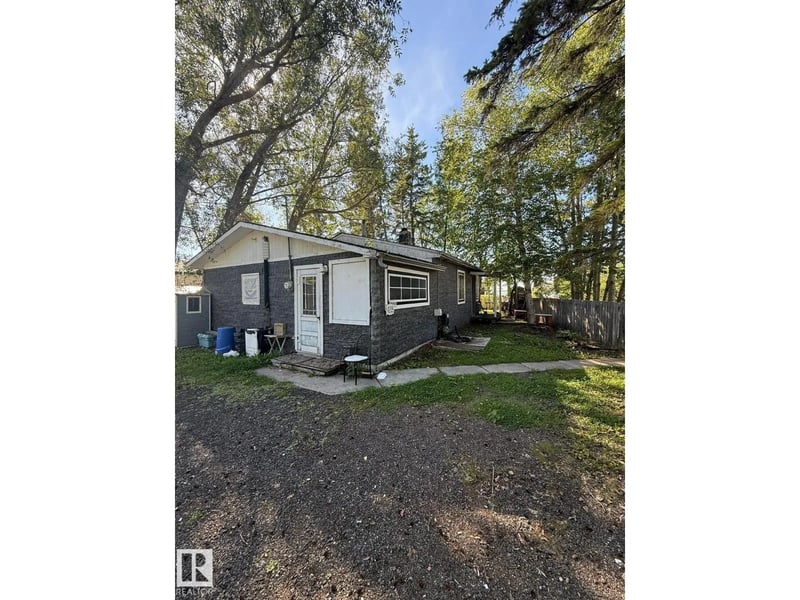 4203 50 AV, Rural Lac Ste. Anne County, Alberta, T0E0A0, Rural Lac Ste. Anne County, Alberta — photo 1 of 5