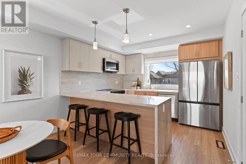 #1 15 Acorn Avenue, Toronto (Islington-City Centre West), Ontario, M9B3P7, Toronto (Islington-City Centre West), Ontario — photo 1 of 5