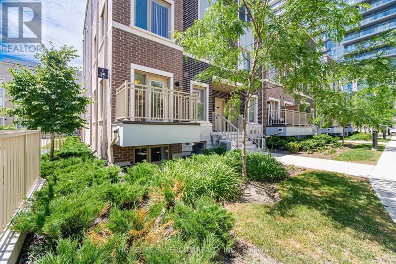 #13 11 Honeycrisp Crescent, Vaughan (Vaughan Corporate Centre), Ontario, L4K0N6, Vaughan (Vaughan Corporate Centre), Ontario — photo 1 of 5