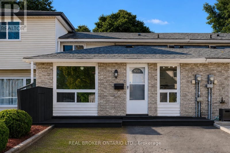 550 Parkview Crescent, Cambridge, Ontario, N3H4X7, Cambridge, Ontario — photo 1 of 5