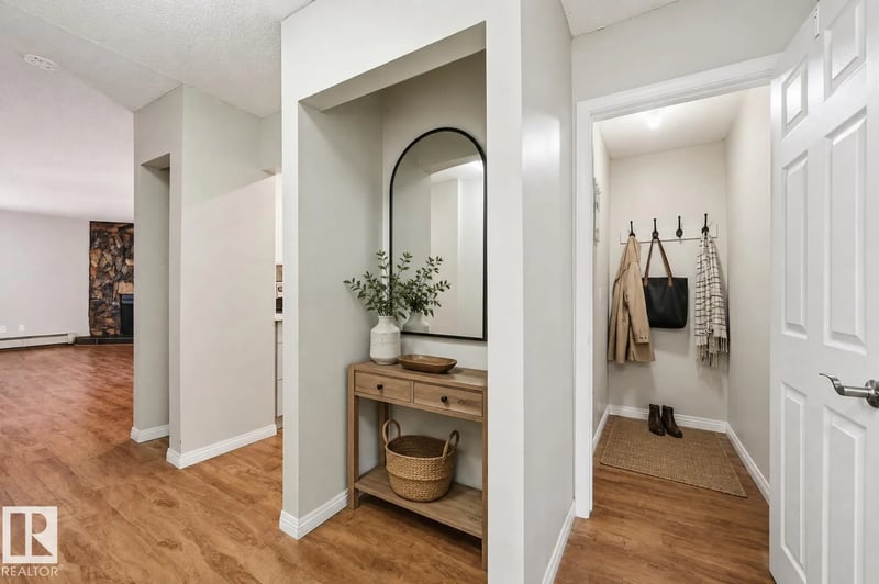 #107 10138 116 ST NW, Edmonton, Alberta, T5K1V8, Edmonton, Alberta — photo 1 of 5