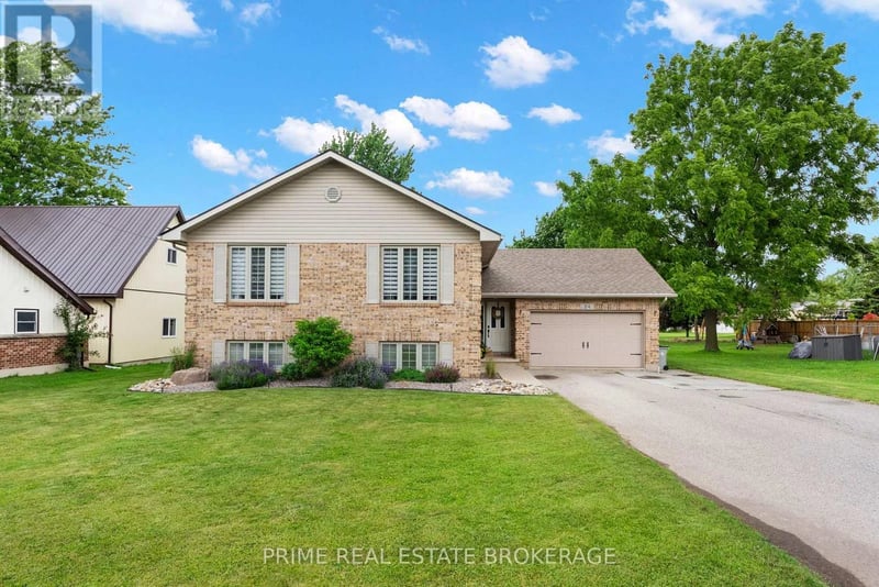 24 Queen Street West, Lambton Shores (Forest), Ontario, N0N1J0, Lambton Shores (Forest), Ontario — photo 1 of 5