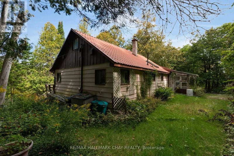 8051 County Road 9, Clearview (Creemore), Ontario, L0M1G0, Clearview (Creemore), Ontario — photo 1 of 5