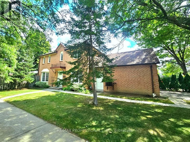#1 500 Silverthorne Crescent, Mississauga (Hurontario), Ontario, L5R1W3, Mississauga (Hurontario), Ontario — photo 1 of 5