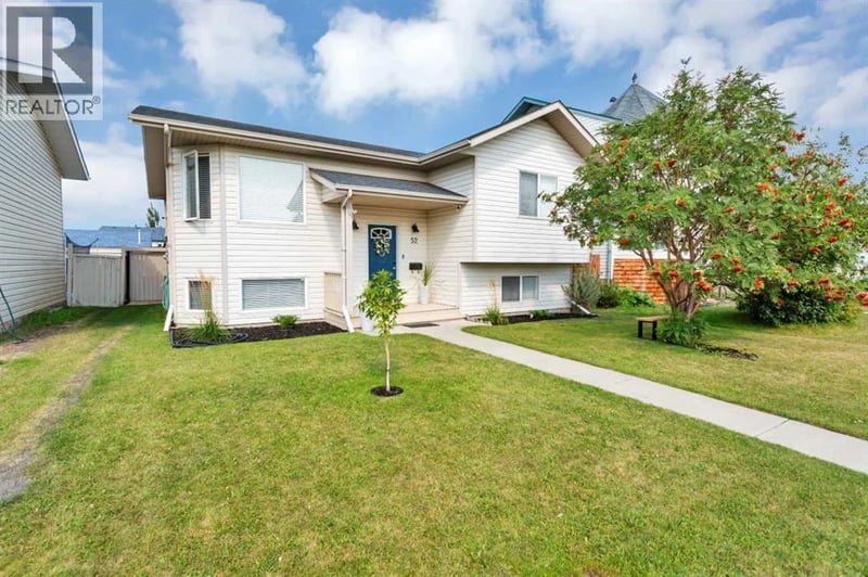 52 Harper Drive, Sylvan Lake, Alberta, T4S1X7, Sylvan Lake, Alberta — photo 1 of 5