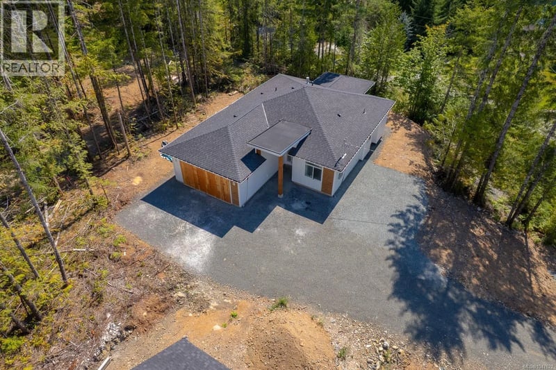 8423 Sander Drive, Port Alberni, British Columbia, V9Y9E3, Port Alberni, British Columbia — photo 1 of 5
