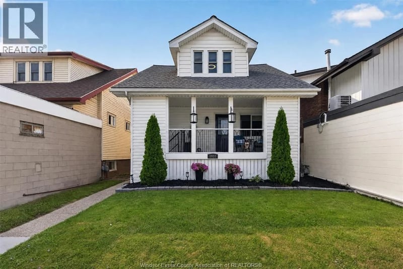 1937 Ottawa, Windsor, Ontario, N8Y1R6, Windsor, Ontario — photo 1 of 5