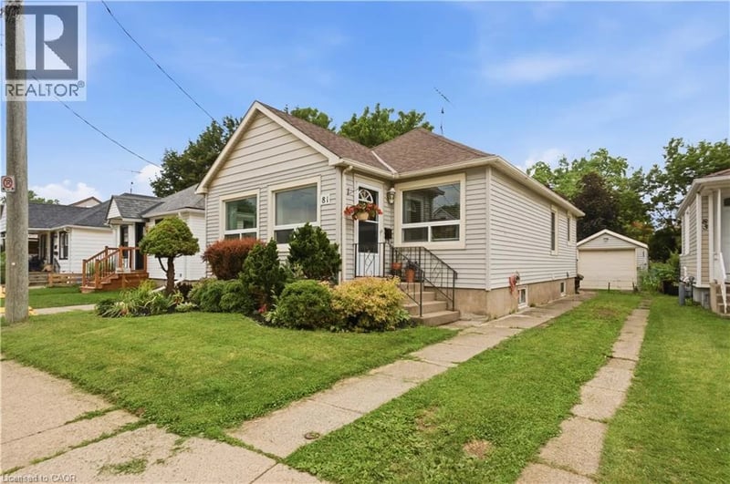 81 VALE Avenue, St. Catharines, Ontario, L2R1T5, St. Catharines, Ontario — photo 1 of 5