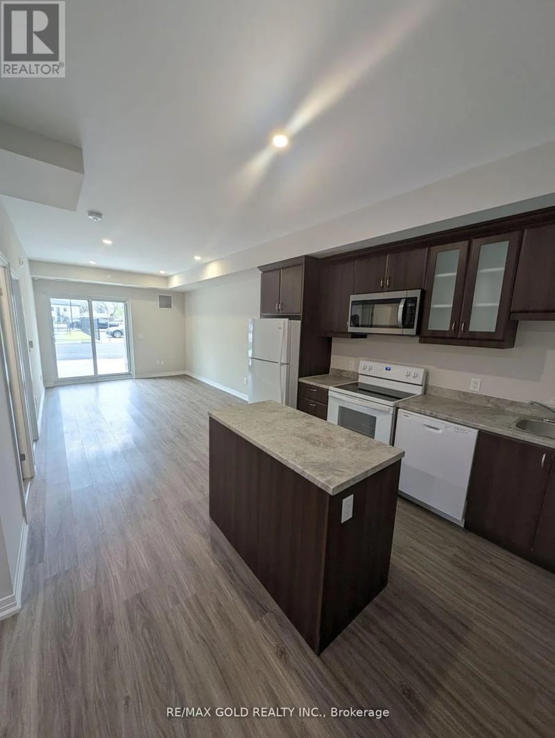#105 50 Herrick Avenue, St. Catharines (Oakdale), Ontario, L2P2T9, St. Catharines (Oakdale), Ontario — photo 1 of 5
