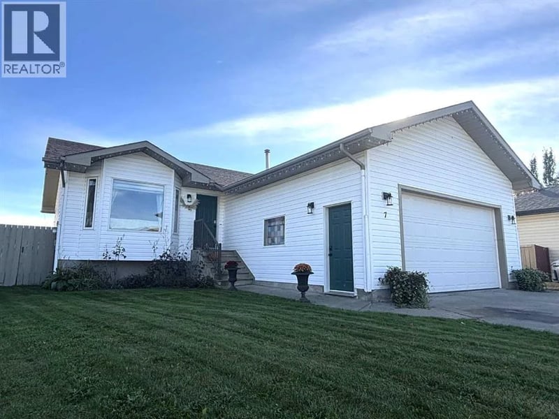 7 Stiles Cove, Whitecourt, Alberta, T7S1T7, Whitecourt, Alberta — photo 1 of 5
