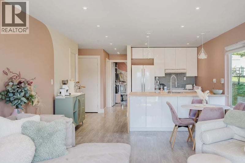 #1 622 FARNHAM Road, Gibsons, British Columbia, V0N1V8, Gibsons, British Columbia — photo 1 of 5